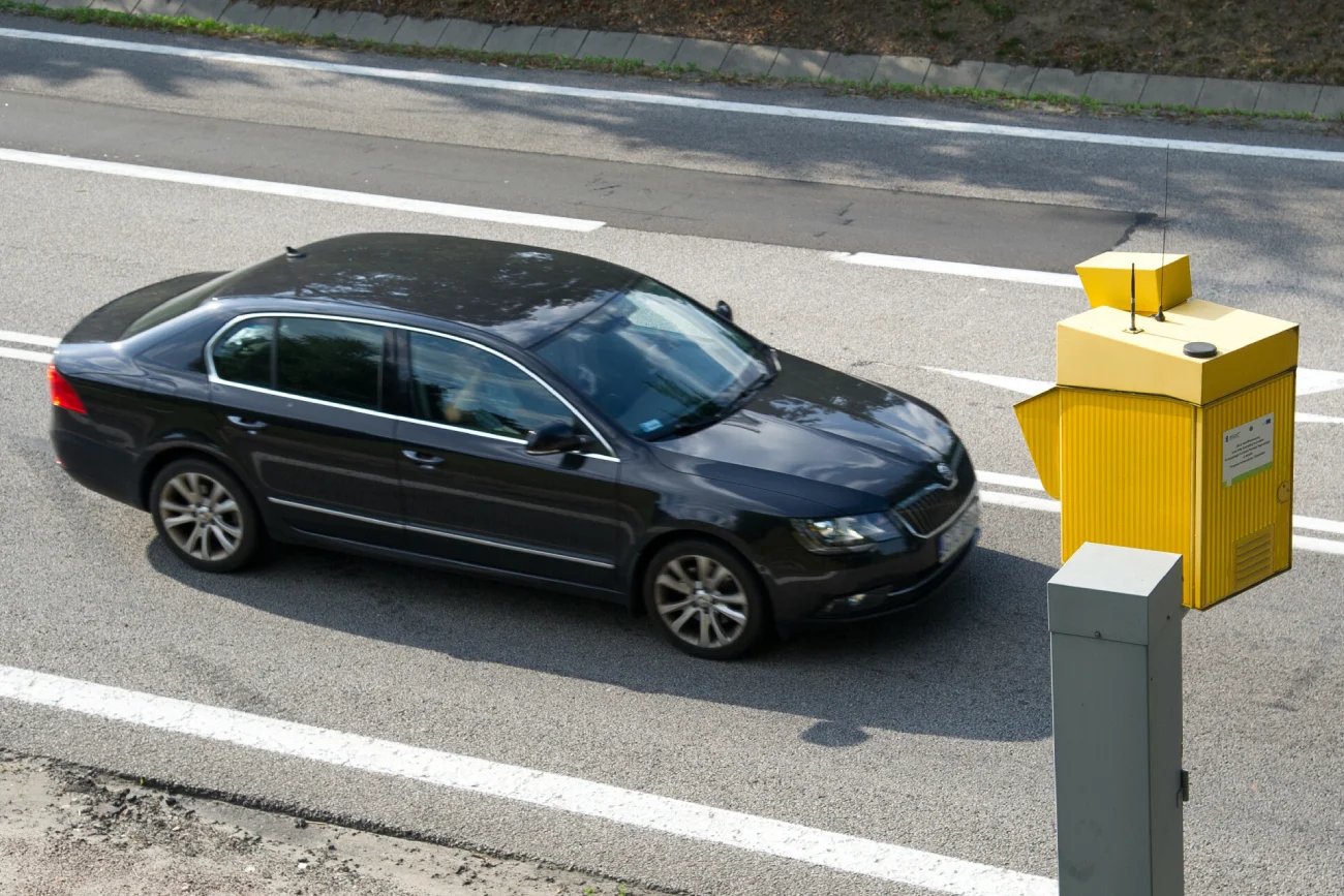Jaką tolerancję mają fotoradary. Od jakiej prędkości mandat