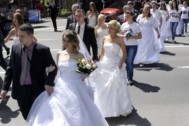 W ceremonii wzięło udział 20 par.