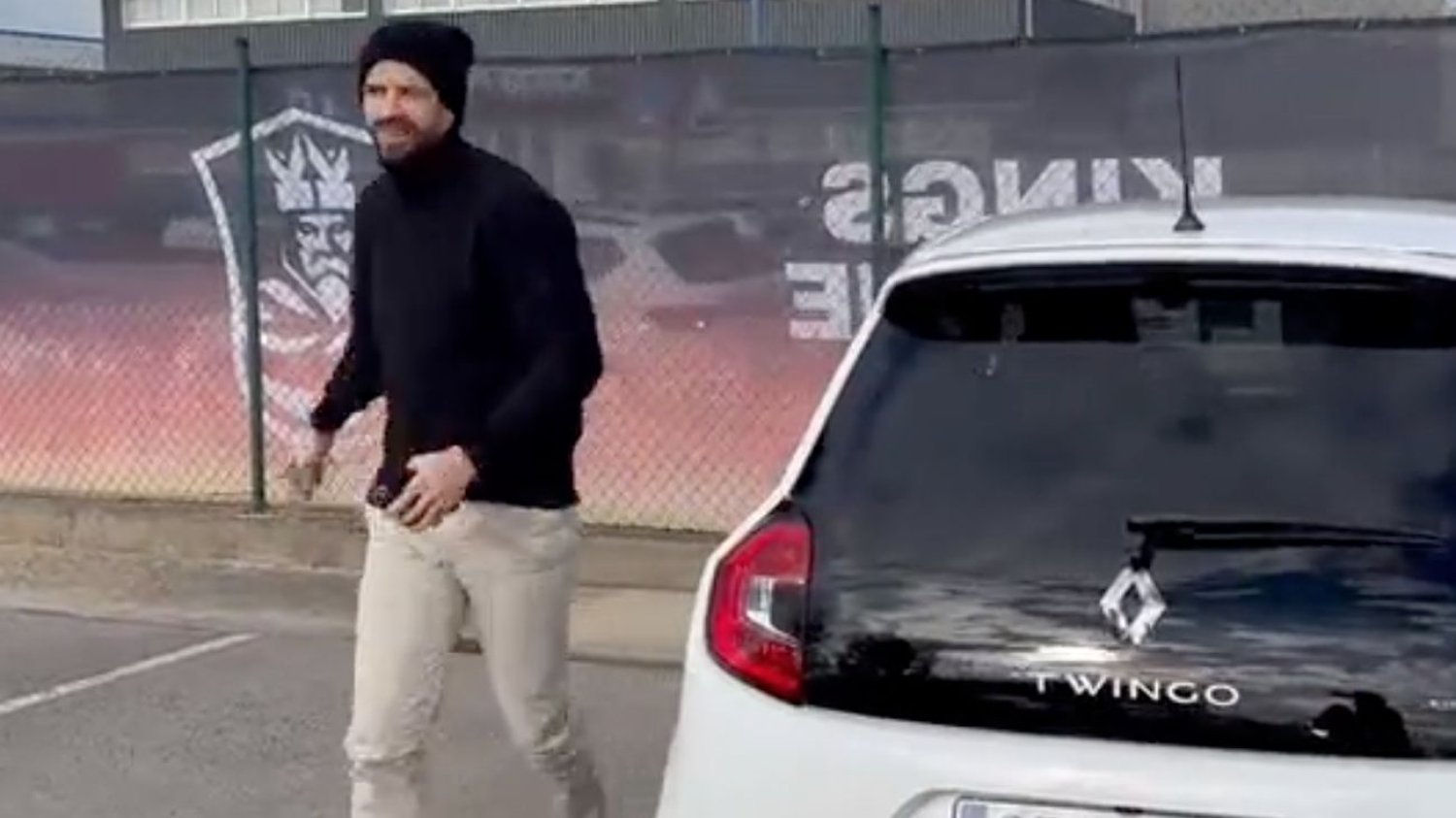 Pique po raz kolejny zareagował na piosenkę Shakiry.