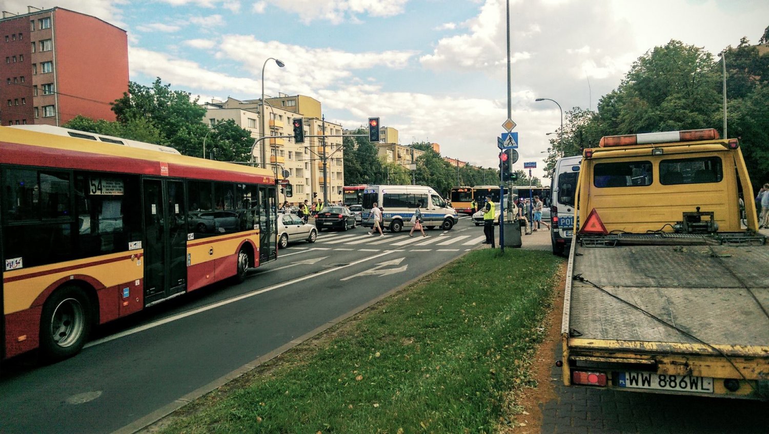 Wypadek na skrzyżowaniu Dickensa i Grójeckiej w Warszawie po likwidacji fotoradaru.