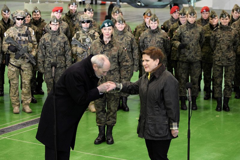 PiS chce, by wojsko "służyć polskim kobietom wszystkim tym, co ma do zaoferowania".