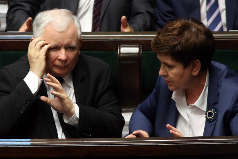 Jarosław Kaczyński może mieć powody do obaw. Nowy sondaż Kantar Public pokazuje siłę koalicji opozycji.