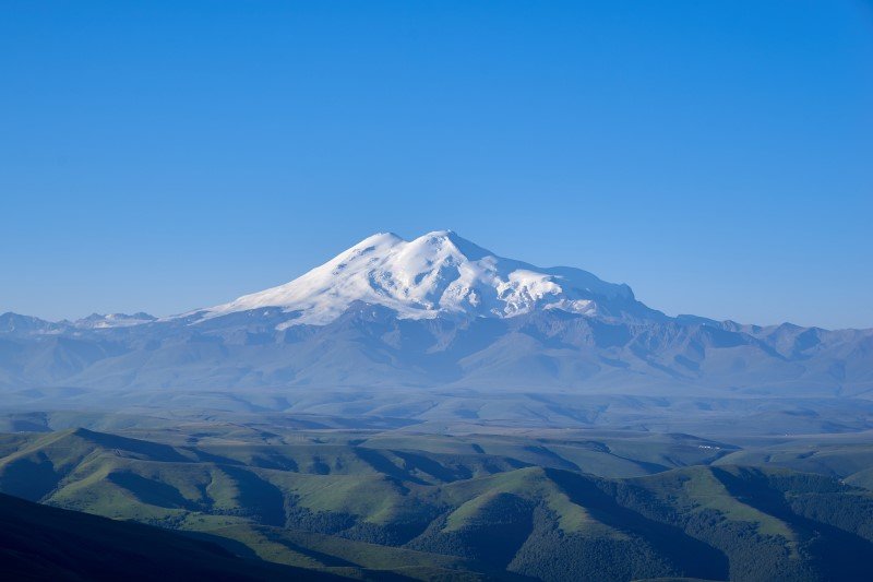 Elbrus kusi łagodnymi zboczami