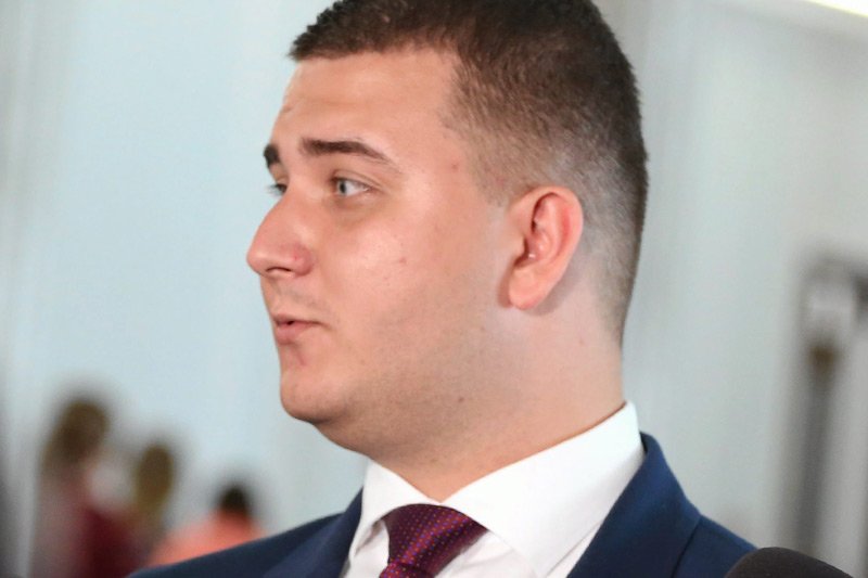 Czy Bartłomiej Misiewicz naprawdę jest niezatapialnym politykiem? Postanowił to sprawdzić prezes PiS Jarosław Kaczyński.