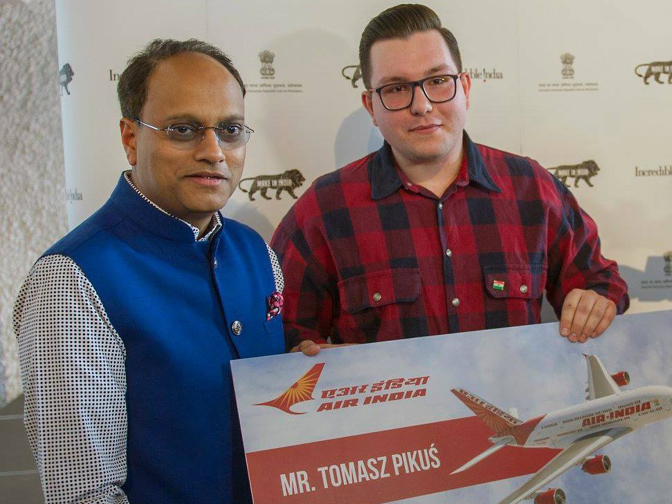 Tomasz Pikuś w nagrodę za ratowanie studenta z Indii poleci na siedem dni do Nowego Delhi.