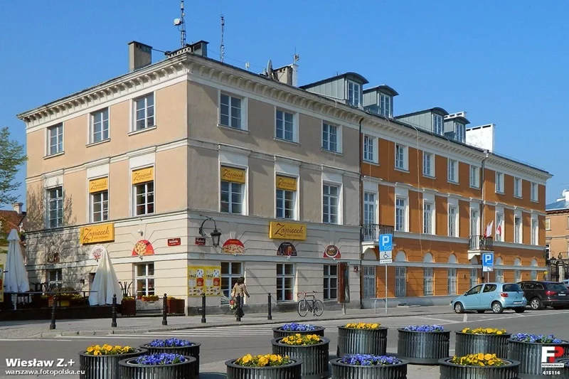 kamienica przeznaczona do rozbiórki, Podwale 1, Warszawa