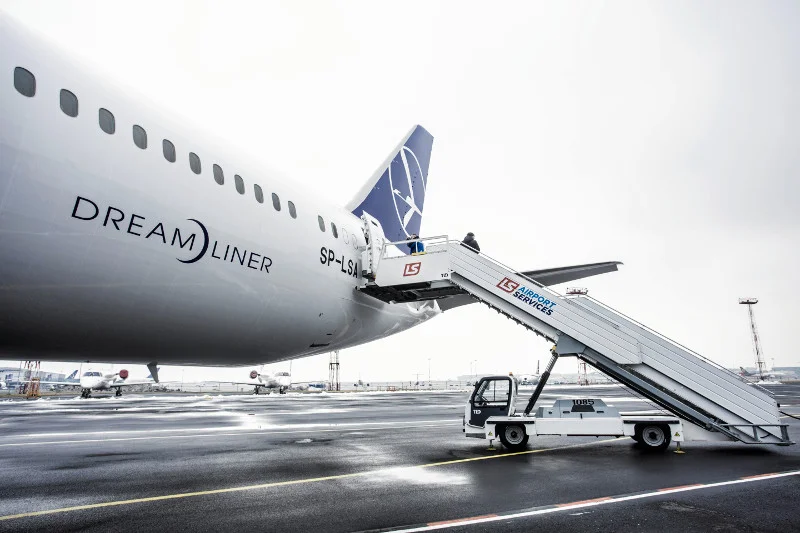 Dreamliner należący do PLL LOT musiał awaryjnie lądować z powodu awarii silnika.