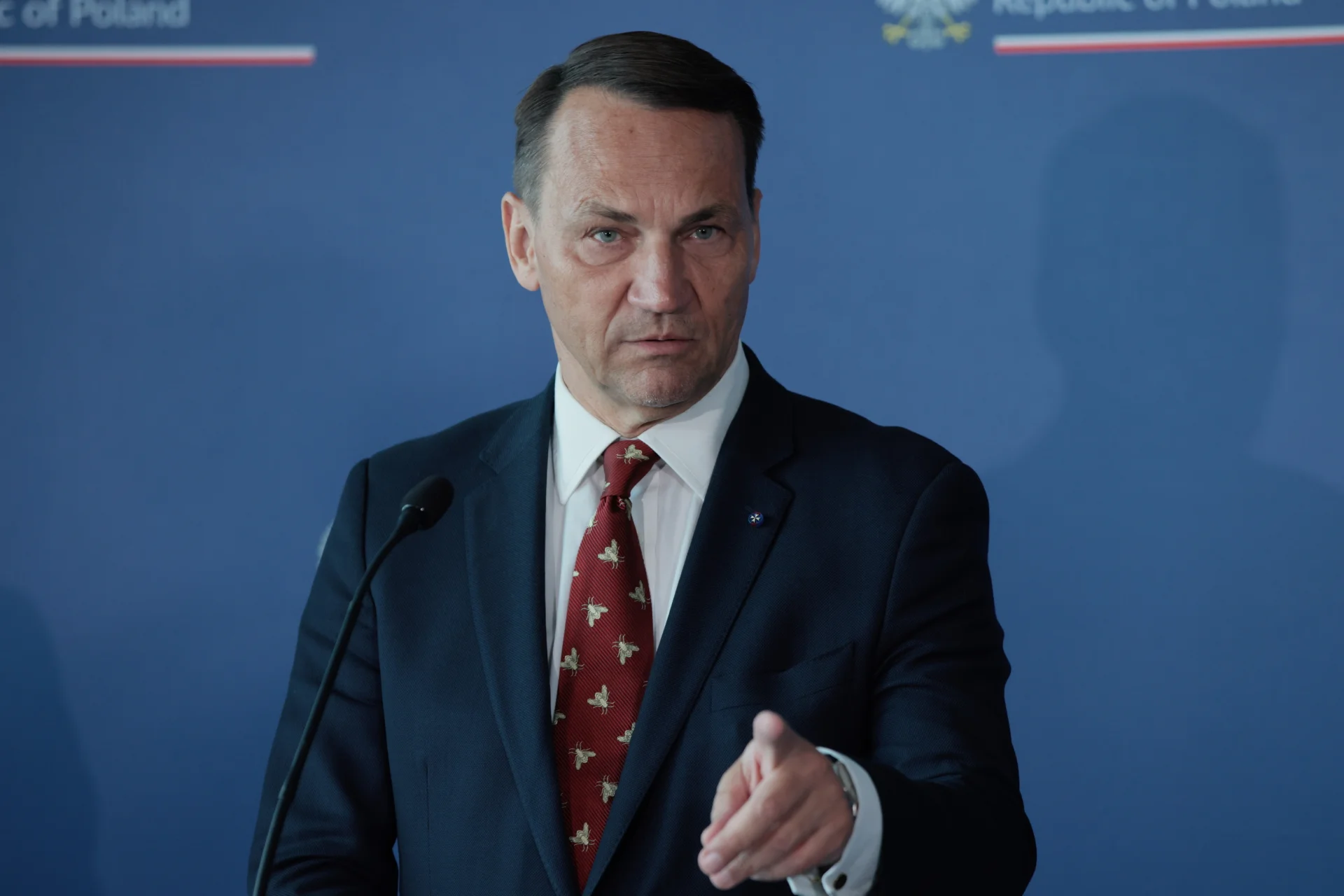"Panowie, kompresy zimne na czoło". Sikorski mocno do ludzi Nawrockiego