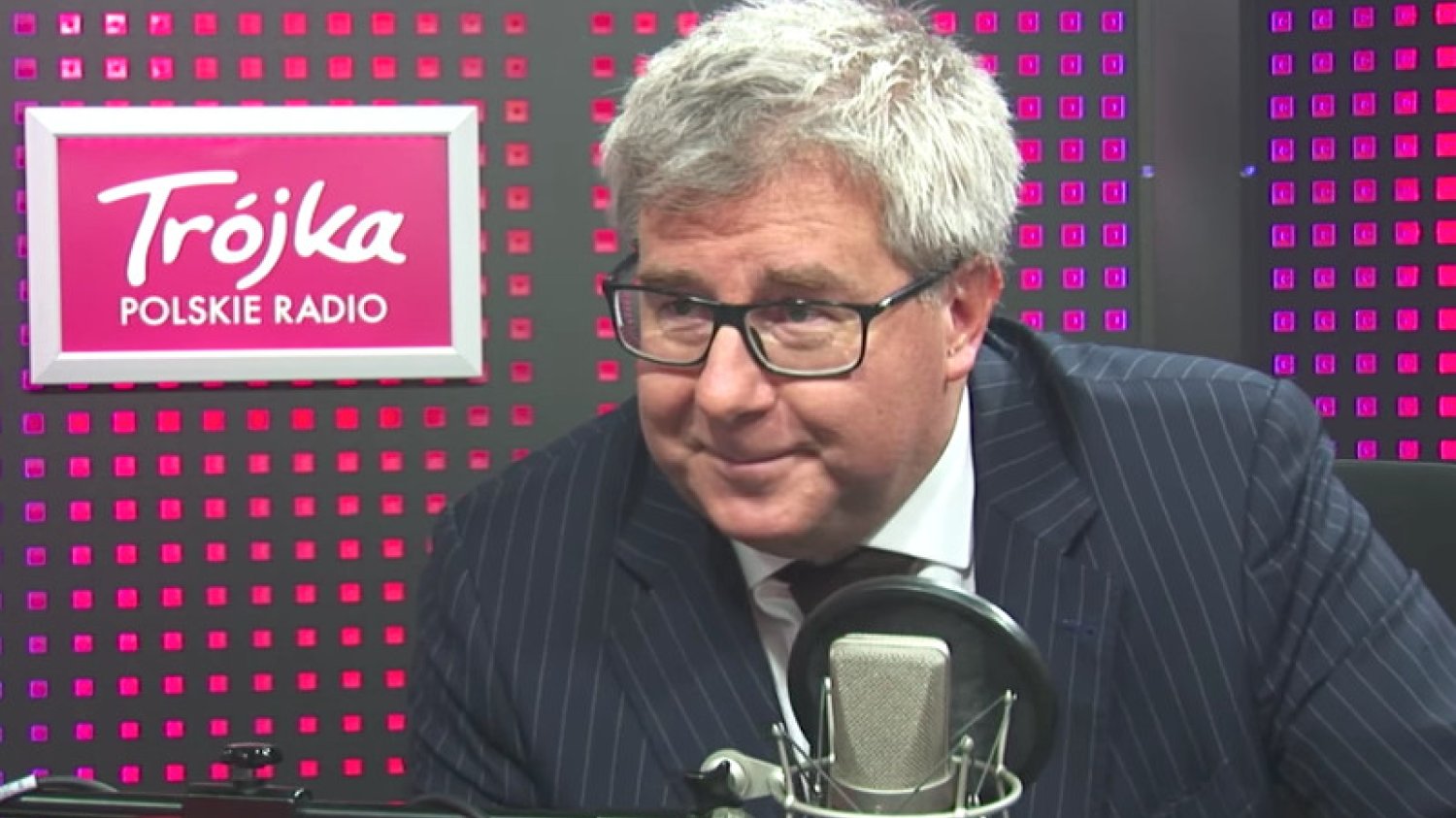 Jednym zdaniem Ryszard Czarnecki obraził tysiące ludzi. W "Salonie Politycznym Trójki" usiłował wmówić, że ci, co protestują, "nie wiedzą, co czynią".