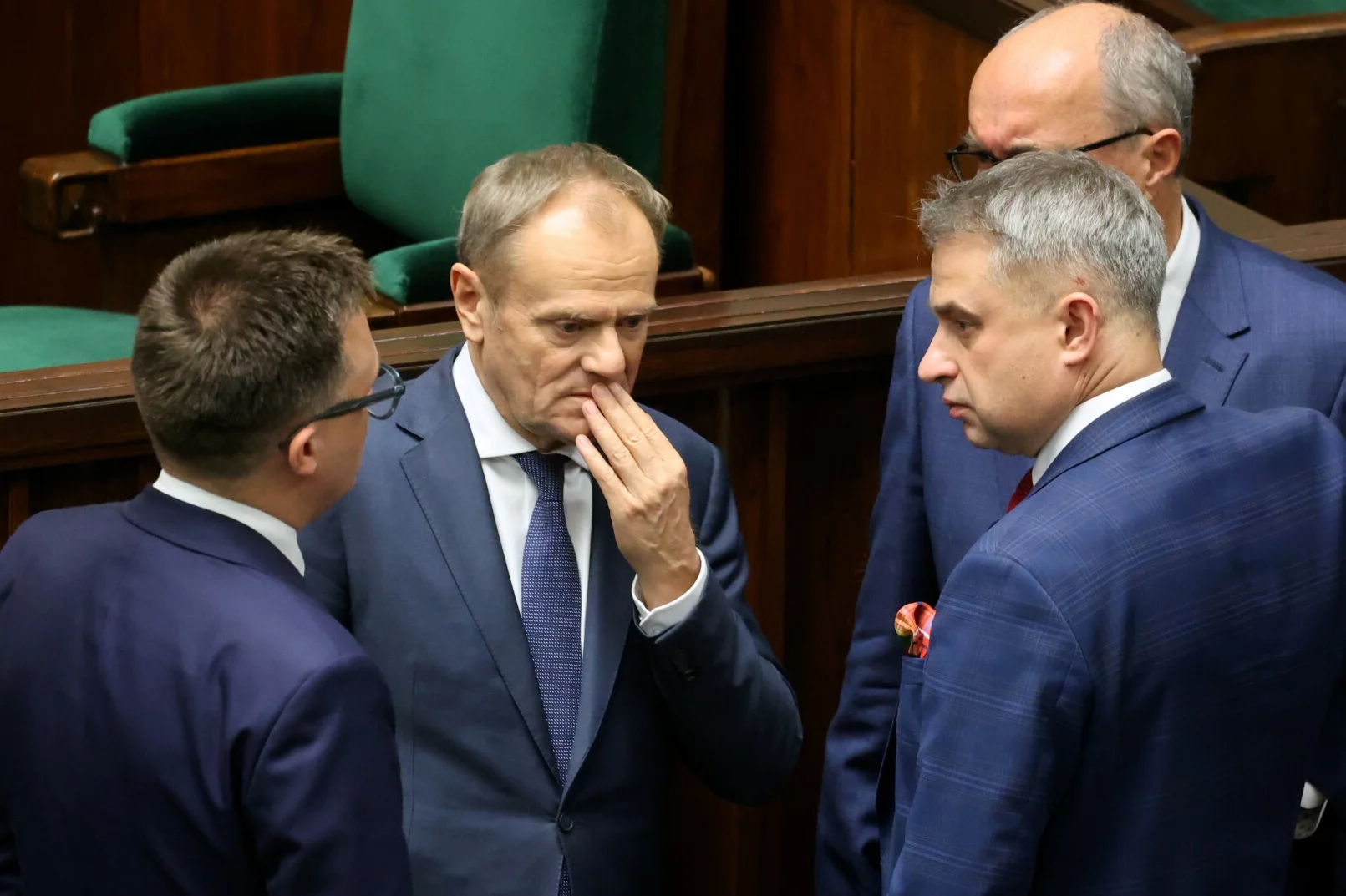 Sondaż: Lewica i Trzecia Droga na granicy wejścia do Sejmu.