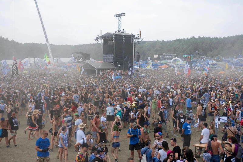 Pomimo męczących upałów uczestnicy festiwalu nie mają co liczyć na ochłodę.