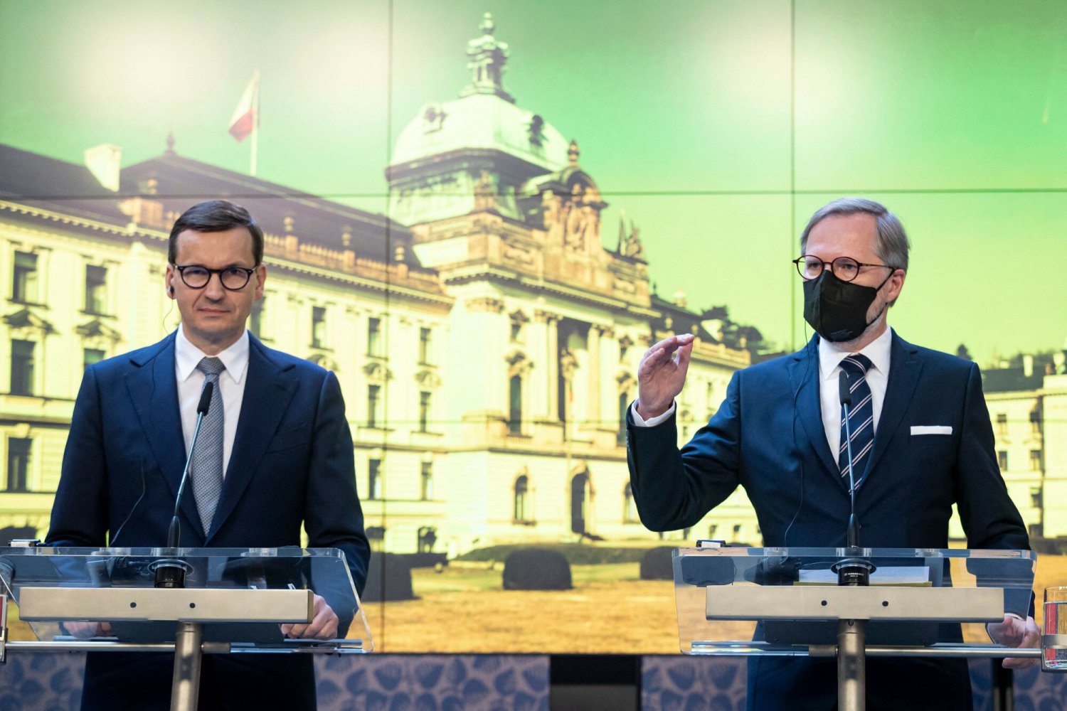 Czeski premier powiedział, że Czechy wycofają skargę do TSUE w momencie, kiedy Polska wypłaci im 45 mln euro.