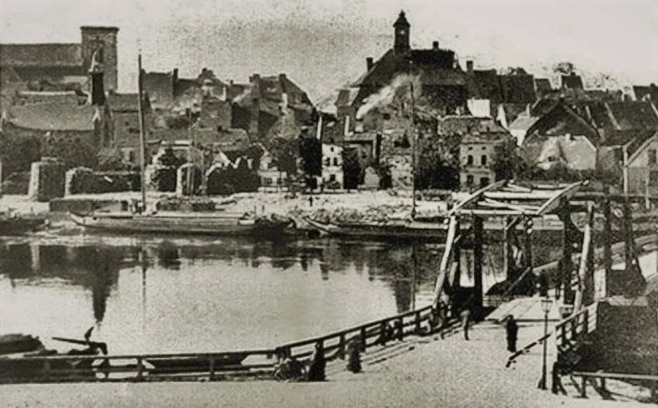 Trąba w 1886 roku wyrwała wieżę kościoła w Krośnie Odrzańskim.