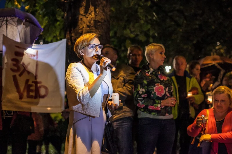 Sędzia Anna Korwin-Piotrowska z Opola w trakcie protestów w obronie niezależności sądów.