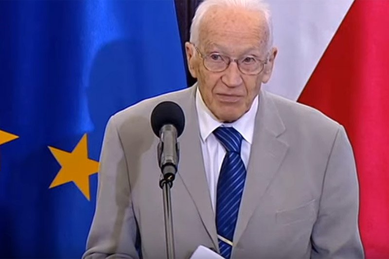 Prof. Iwo Białynicki-Birula ośmieszył podejście PiS do nauki na gali z udziałem prezydenta Andrzeja Dudy i wicepremiera, szefa MNiSW Jarosława Gowina.