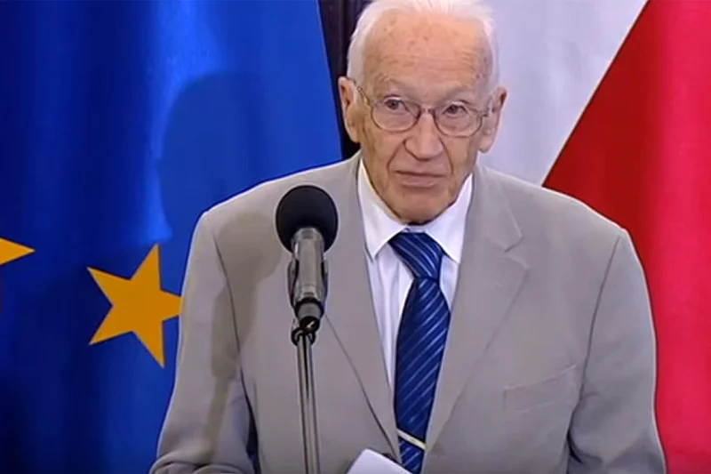 Prof. Iwo Białynicki-Birula ośmieszył podejście PiS do nauki na gali z udziałem prezydenta Andrzeja Dudy i wicepremiera, szefa MNiSW Jarosława Gowina.