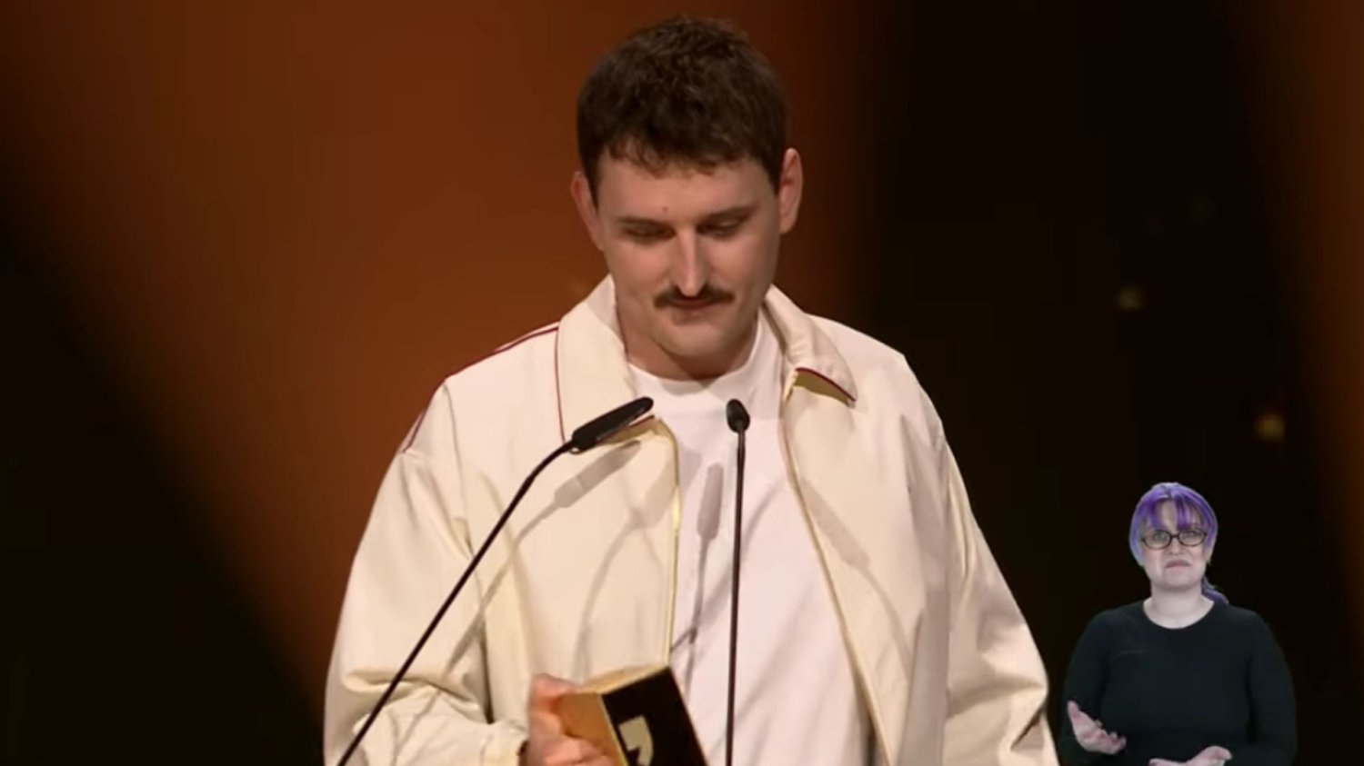 Dawid Podsiadło zdobył statuetkę Bestsellerów Empiku. Jego przemowa była nietypowa. Dawid Podsiadło
