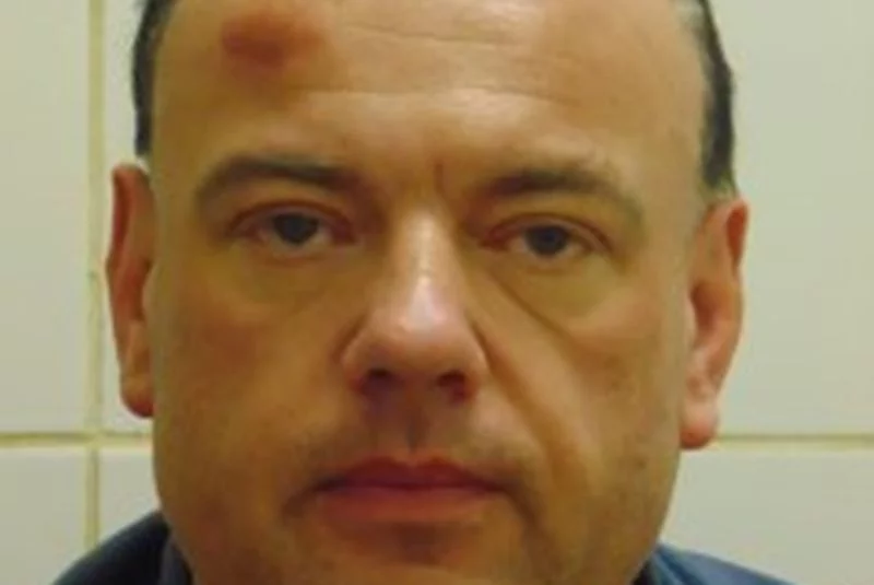 Policja publikuje zdjęcie Roberta Bloka i prosi o pomoc w poszukiwaniach groźnego pirata drogowego.