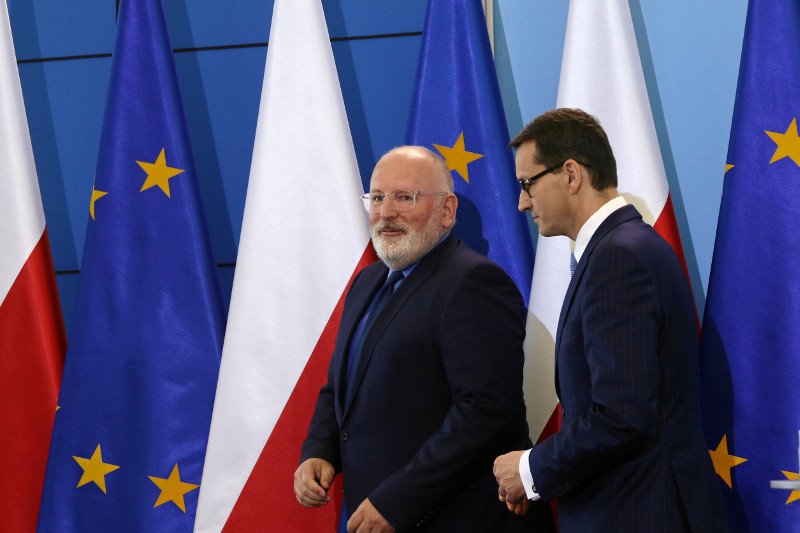 Wiceszef KE Frans Timmermans nie odpuszcza polskiemu rządowi w kwestii łamania praworządności