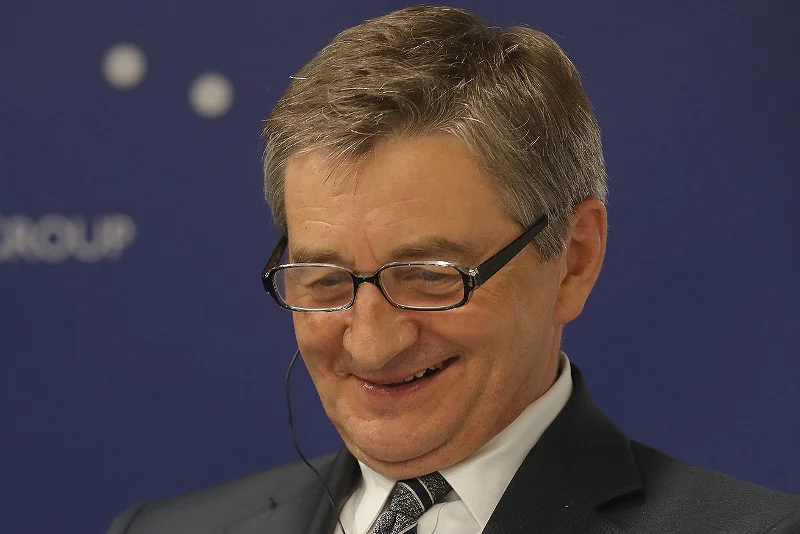 Loty na działkę, narty czy do Kalwarii po odpust – Marek Kuchciński dokumentował swoje podróże w mediach społecznościowych.