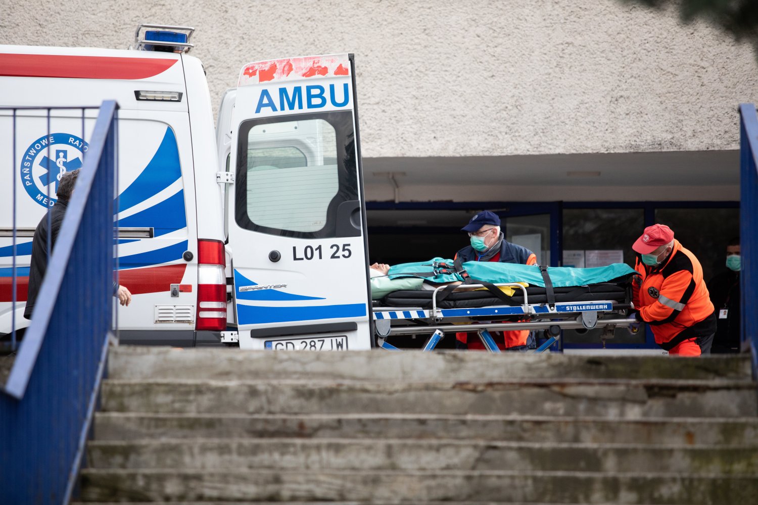 Już ponad 4 tysięcy przypadków COVID-19 w Polsce