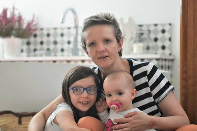Monika Orlik-Arseniuk to żona byłego rzecznika IPN. Po tym jak dowiedziała się, że choruje na nowotwór piersi, jej mąż miał zostać zdegradowany w IPN.