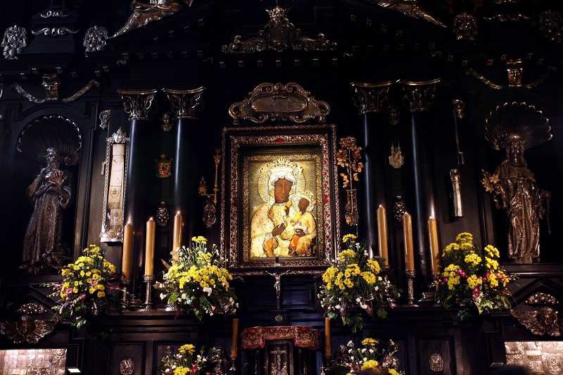 Obraz Matki Boskiej Częstochowskiej w kaplicy na Jasnej Górze.