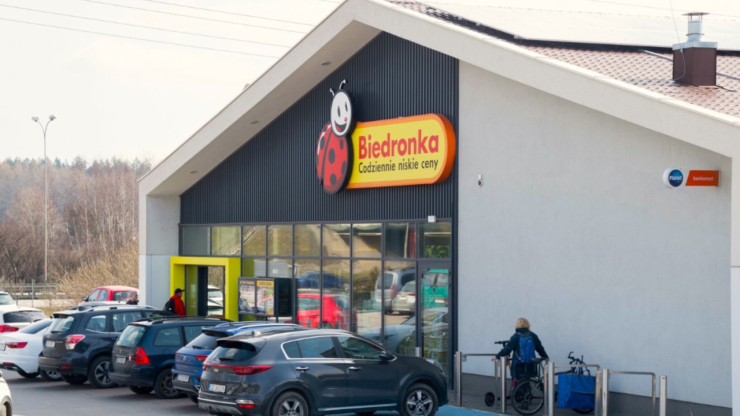 Promocje w Biedronce mają różne ceny. Oni sprawdzili, o co z tym chodzi