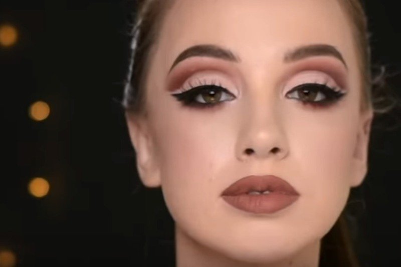Cut Crease to makijaż, który przyciąga spojrzenia