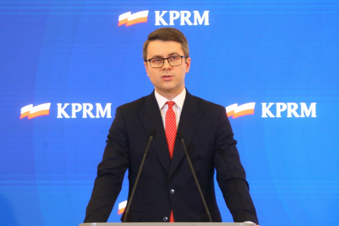 Piotr Müller przekazał informacje o działaniach polskiego rządu w związku z atakiem Rosji na Ukrainę.