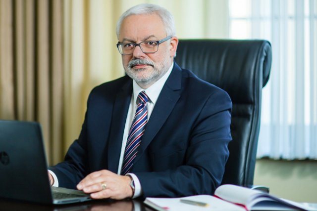 Roman Gabrowski (PiS) prowadził samochód mimo, że policja zabrała mu prawo jazdy za ponaddwukrotne przekroczenie dozwolonej prędkości.