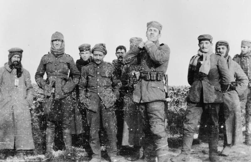 Żołnierze na pasie ziemi niczyjej. 24 grudnia 1914 roku.