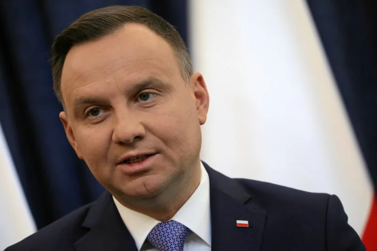 - Pan prezydent ani razu nie przyznał sobie nagrody - powiedział w niedzielę w Polsat News Krzysztof Łapiński, rzecznik Andrzeja Dudy.