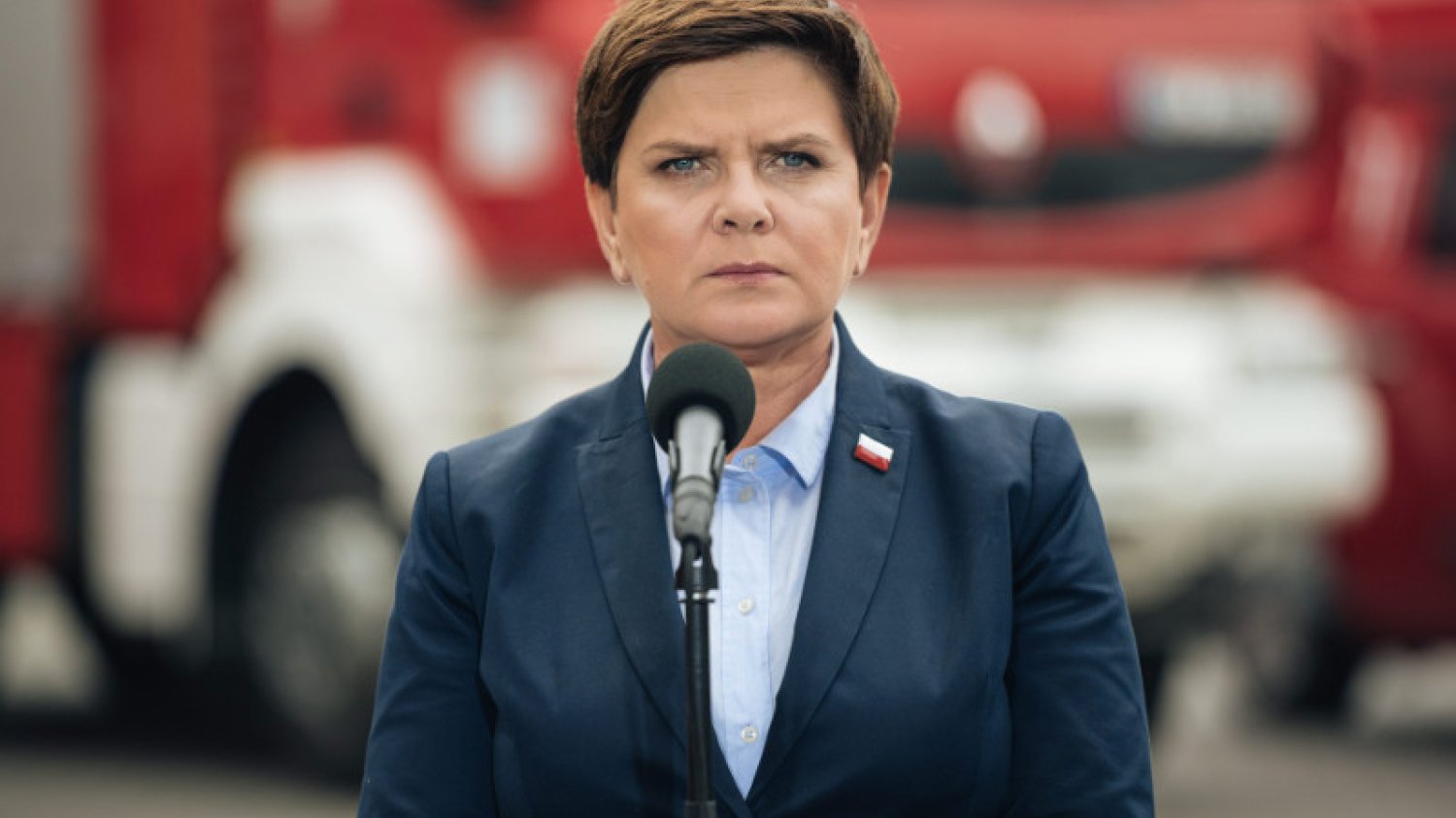 Na konferencji w Chojnicach premier Beata Szydło przypisała winę za pominięcie gmin w rozporządzeniu samorządowcom. Redakcja naTemat otrzymała dokument, z którego wynika, że odpowiedzialność leży po stronie rządu.