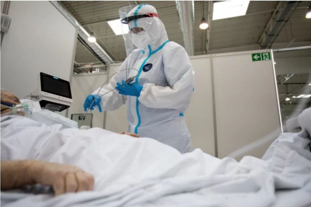 Nowy raport MZ po raz kolejny może napawać nas optymizmem, choć martwi liczba zgonów.