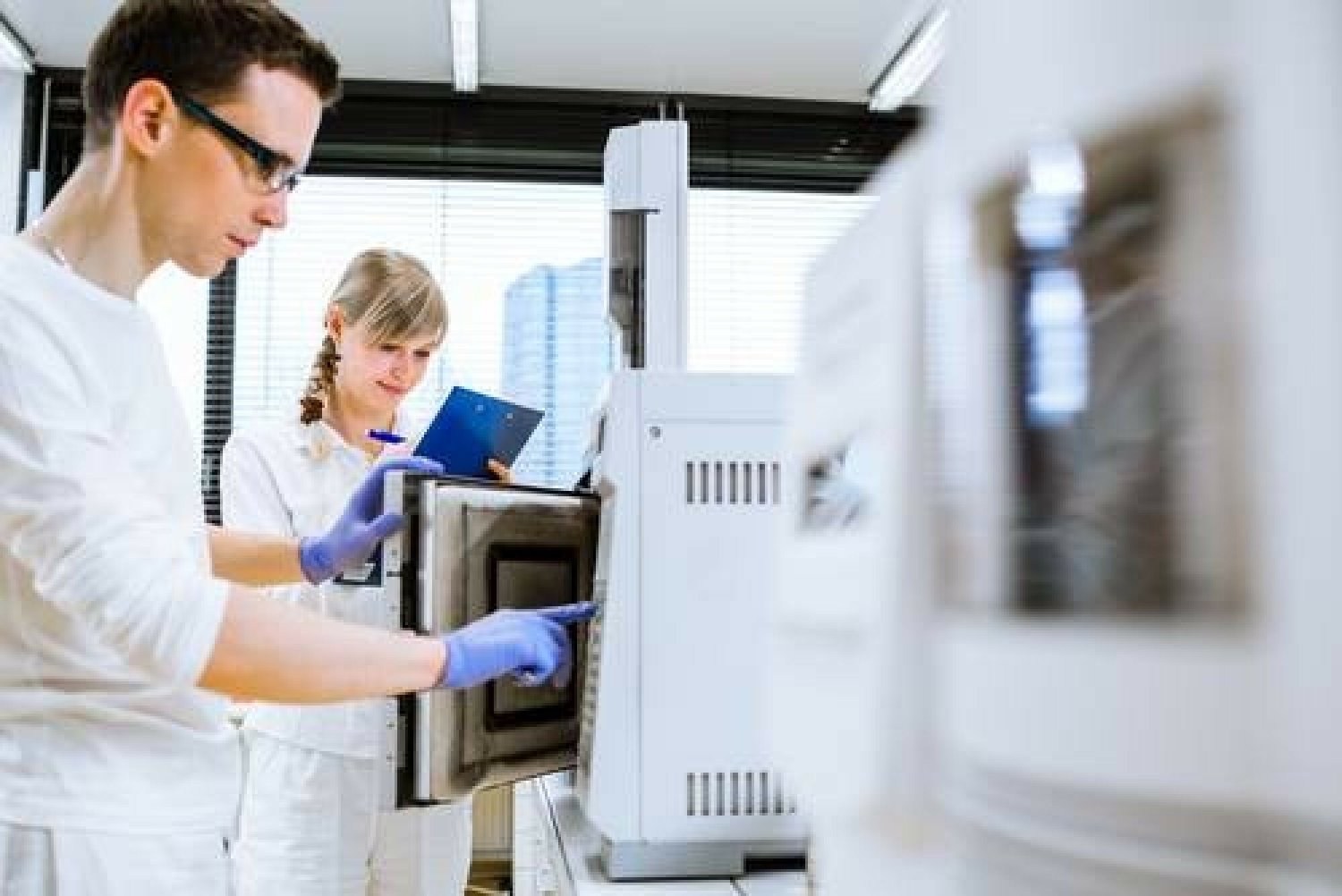 W Kajetanach pod Warszawą za dwa lata ruszy laboratorium Adamed Pharma. Naukowcy szukać będą innowacyjnych terapii z wykorzystaniem technologii mRNA.
