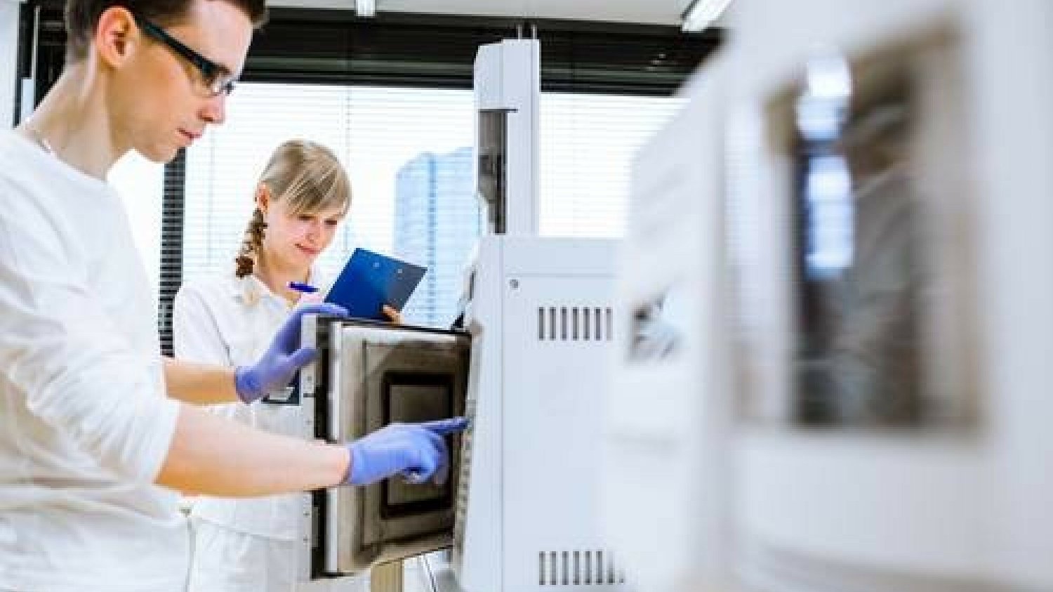 W Kajetanach pod Warszawą za dwa lata ruszy laboratorium Adamed Pharma. Naukowcy szukać będą innowacyjnych terapii z wykorzystaniem technologii mRNA.