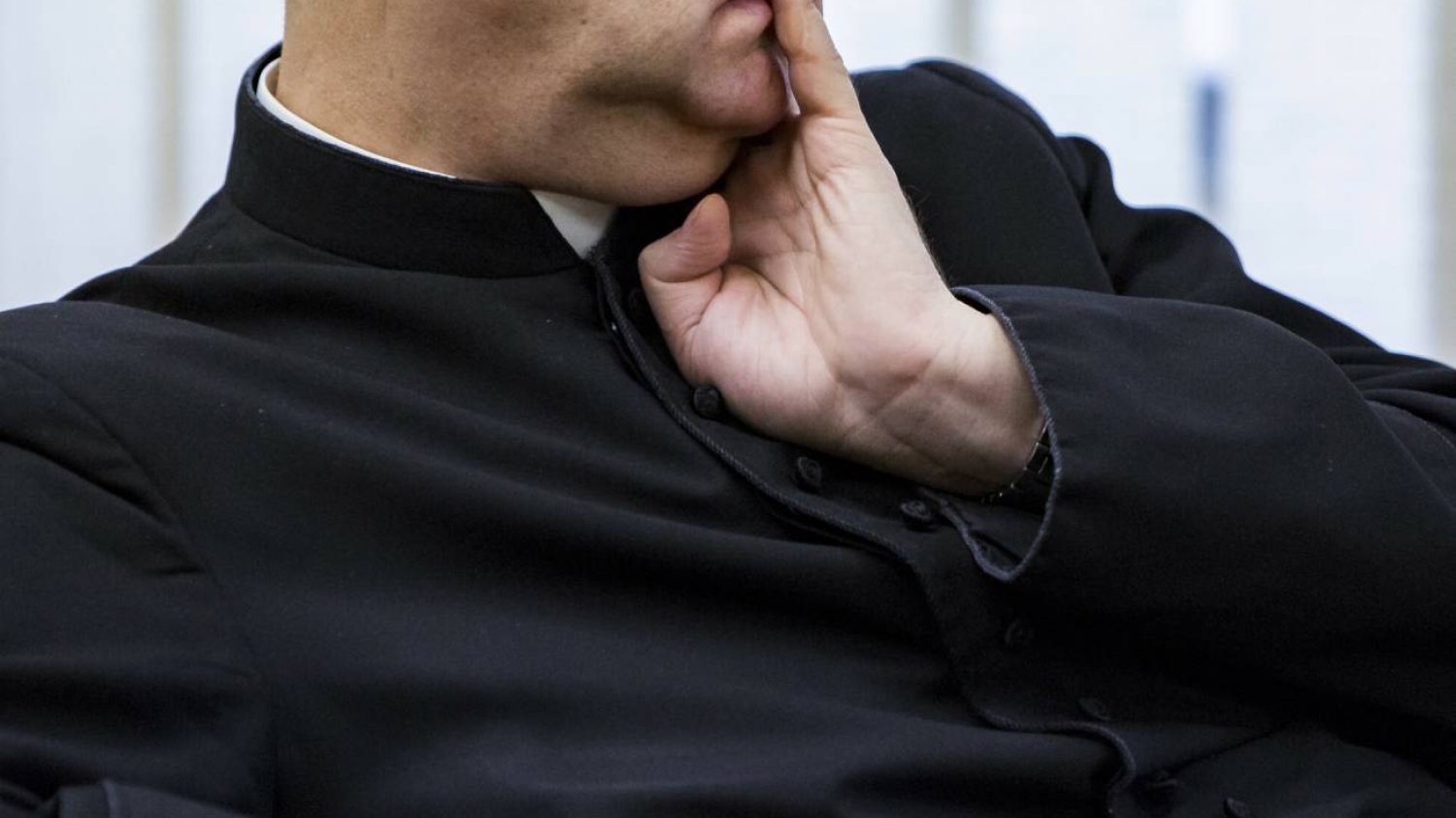 Ksiądz nazywa kobiety głupimi babami. Poszło o prawo do głosowania