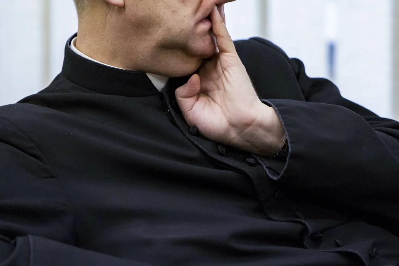 Ksiądz nazywa kobiety głupimi babami. Poszło o prawo do głosowania