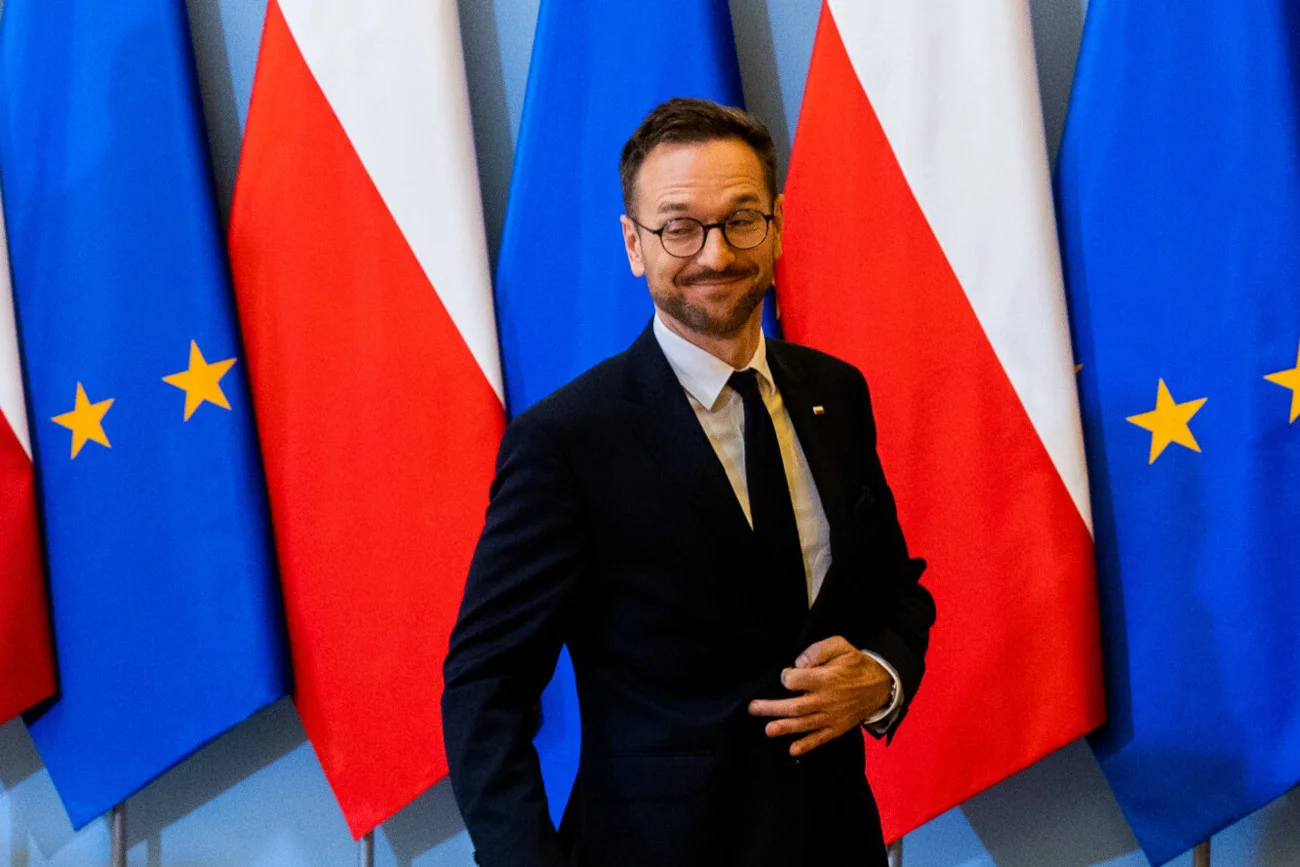 Minister Buda na kosmicznych wakacjach? Dziwny wpis resortu rozwoju