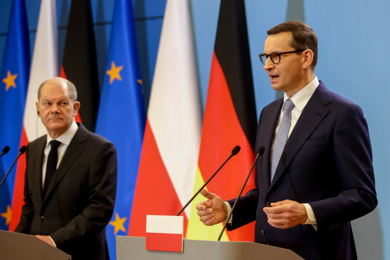 Kanclerz Niemiec Olaf Scholz i premier Polski Mateusz Morawiecki.