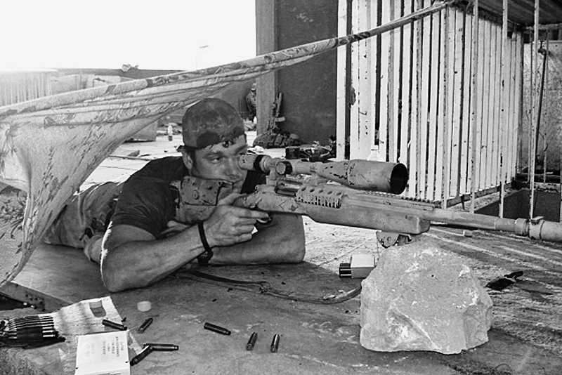 Chris Kyle podczas walk w w Ar-Ramadi