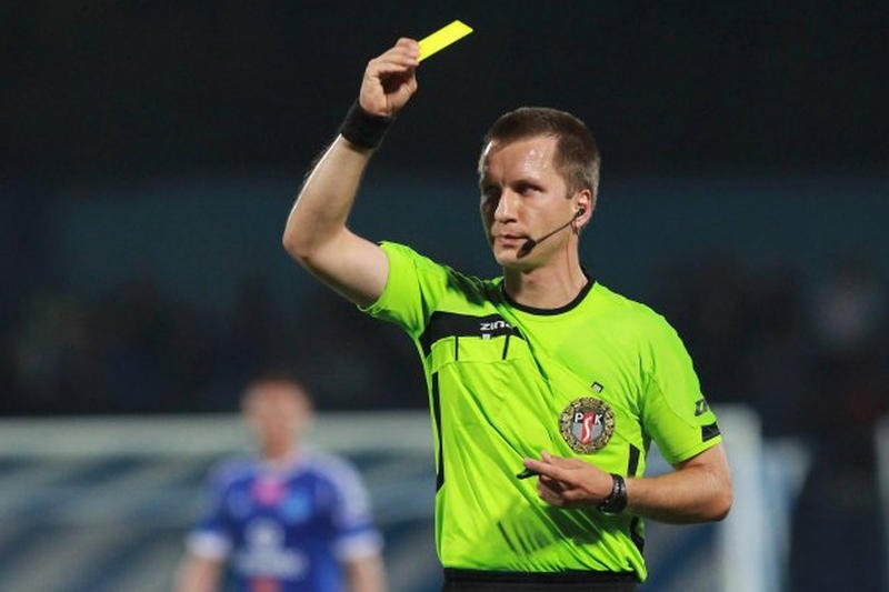 Szykują się wielkie zmiany w futbolu. Sędzia będzie miał trzecią kartkę: białą – dla boiskowych chamów