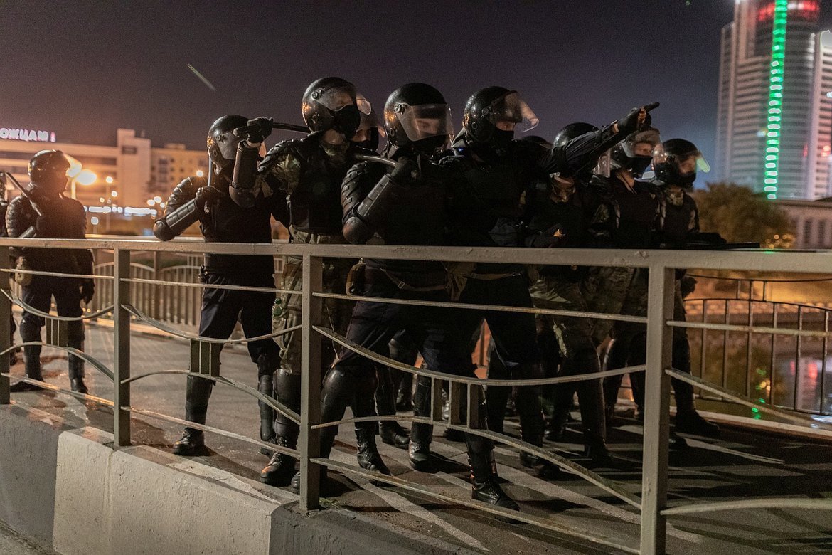 Szczególną brutalnością wobec zatrzymanych Polaków na Białorusi miała wykazać się jedna z milicjantek. (Zdjęcie poglądowe).