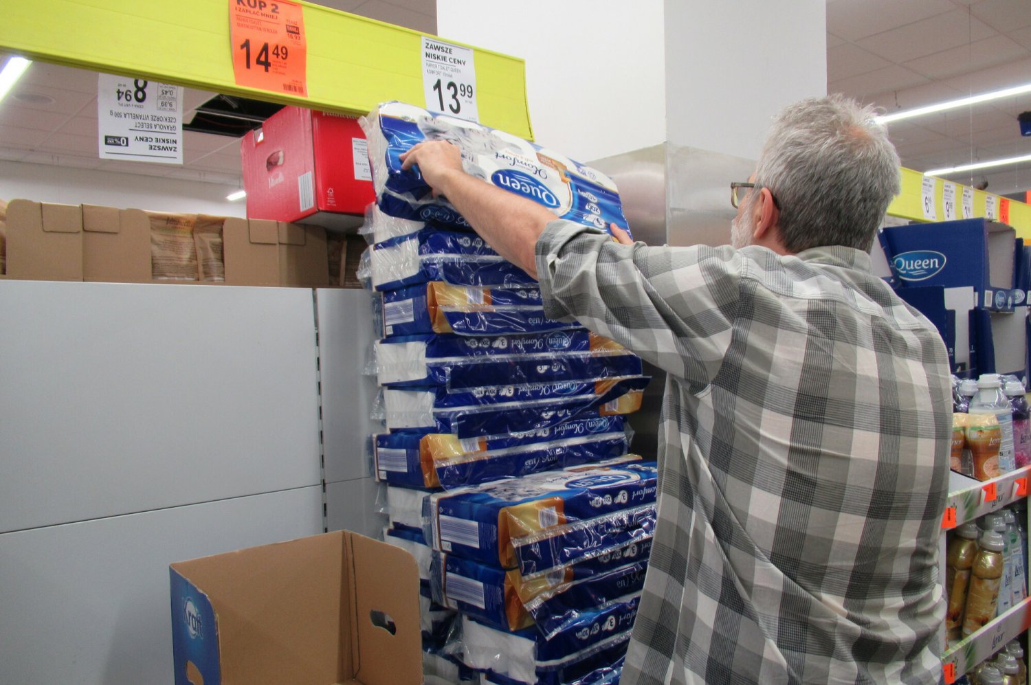 UE chce zakazać PFAS, czyli wiecznych chemikaliów. Są nawet w papierze toaletowym