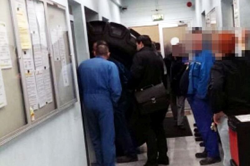 Francuscy związkowcy postanowili uwięzić dyrektorów odpowiedzialnych za redukcję etatów.