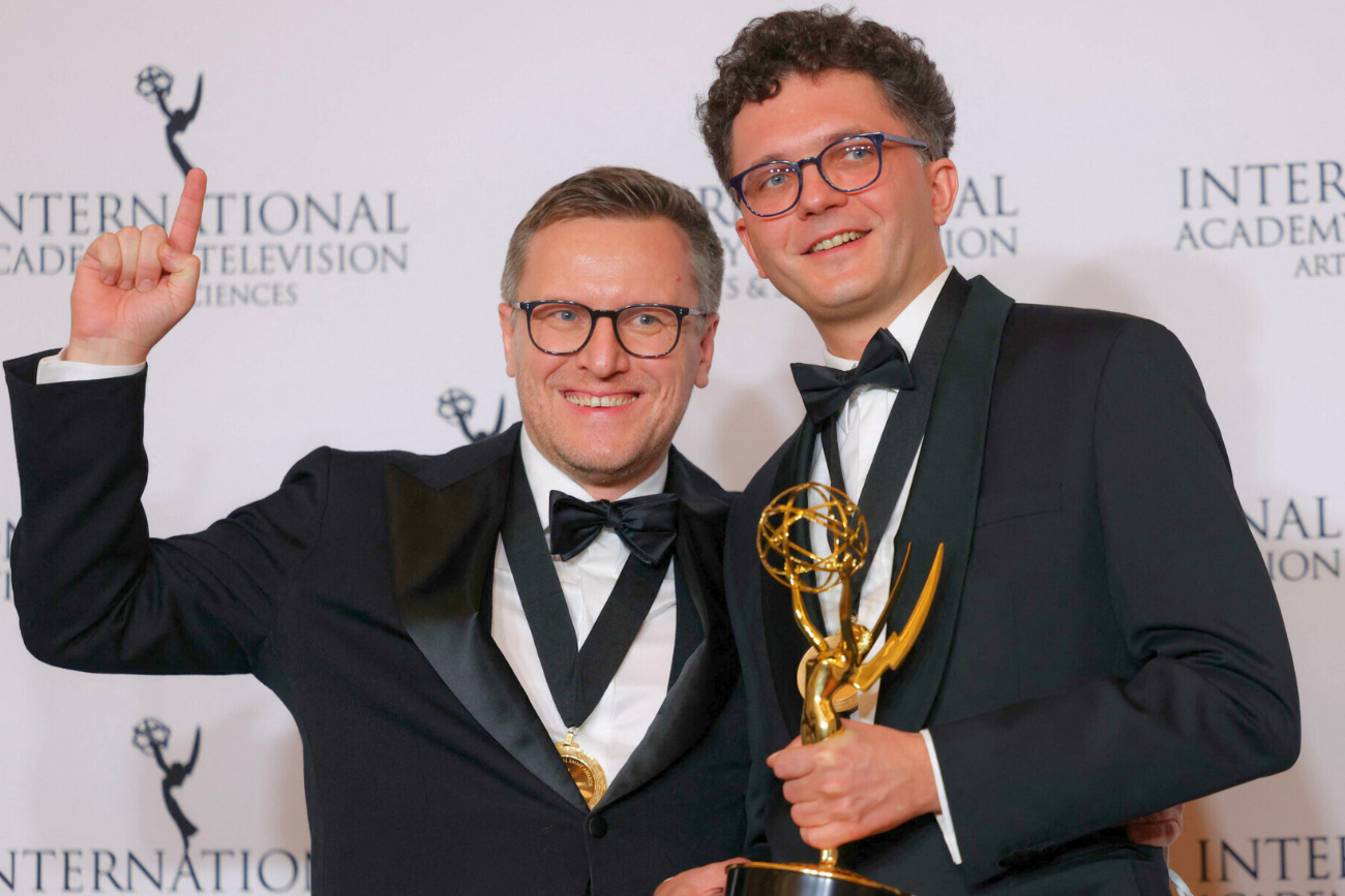 Międzynarodowe Nagrody Emmy 2024: Pianoforte. Na zdjęciu reżyser "Pianoforte" Jakub Piątek (z prawej) i producent Maciej Kubicki (z lewej)