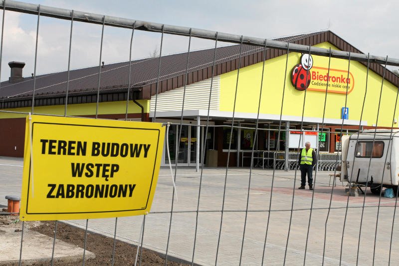 Była kierowniczka Biedronki zdradza kulisy pracy. "Za 1500 zł na rękę nikomu tego nie polecam"