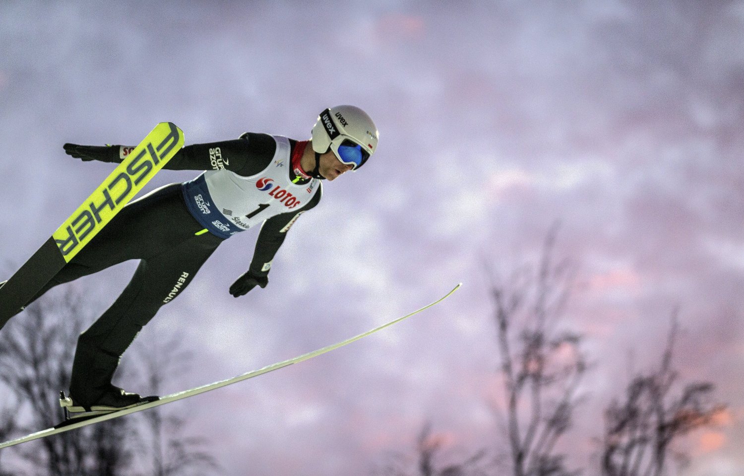 Andrzej Stękała został zdyskwalifikowany przez sędziów za nieprzepisowe narty