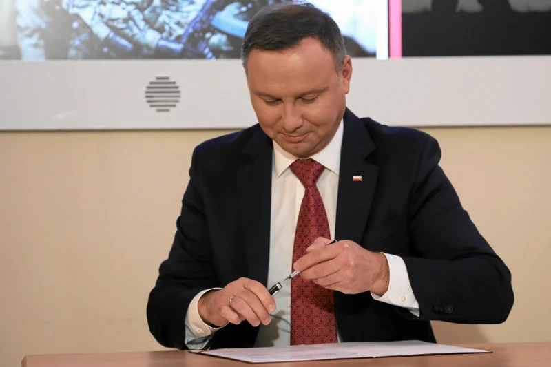 Prezydent Andrzej Duda podpisał w piątek ustawę "Mama 4 Plus".